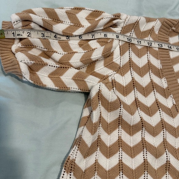 DG2 by Diane Gilman Puff-Sleeve Zig Zag Knit Chevron Cardigan. Tan/ White. Sz: M - Picture 5 of 13